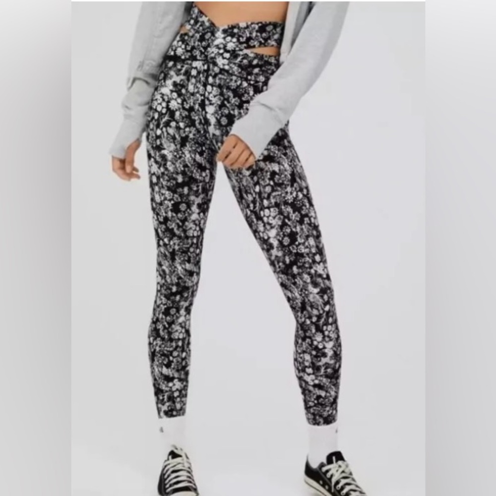 Aerie Real Me Crossover Cutout Leggings